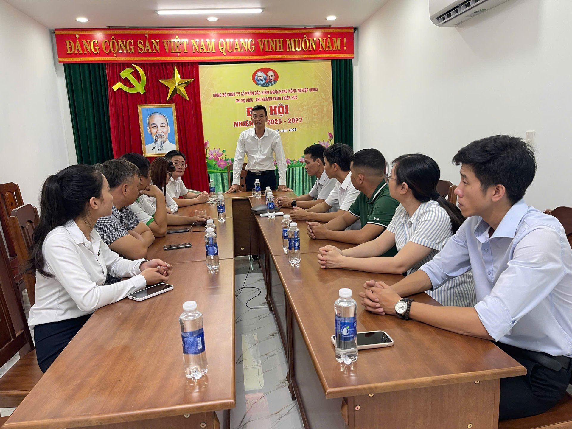 Bảo hiểm Agribank chia sẻ khó khăn với cán bộ, nhân viên vùng lũ tại Huế