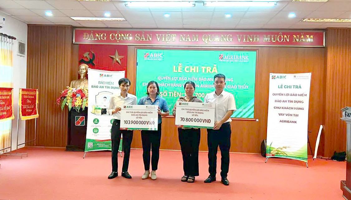 BẢO HIỂM AGRIBANK CHI TRẢ 174,7 TRIỆU ĐỒNG QUYỀN LỢI BẢO HIỂM BẢO AN TÍN DỤNG CHO 02 KHÁCH HÀNG VAY VỐN TẠI AGRIBANK CHI NHÁNH GIAO THỦY