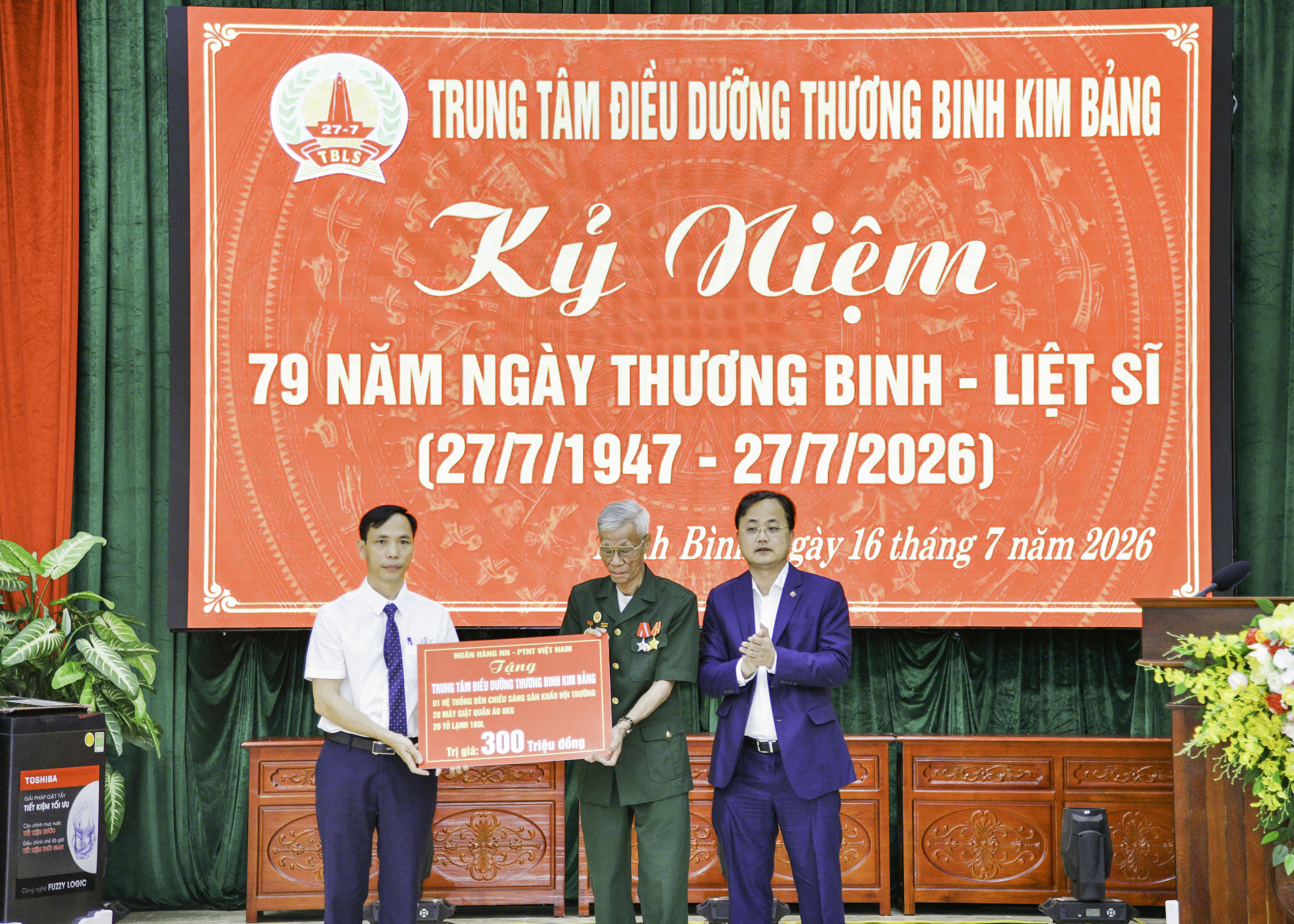 Agribank tham gia đoàn công tác của Thủ tướng Lê Minh Hưng đến thăm và tặng quà thương, bệnh binh tại Ninh Bình