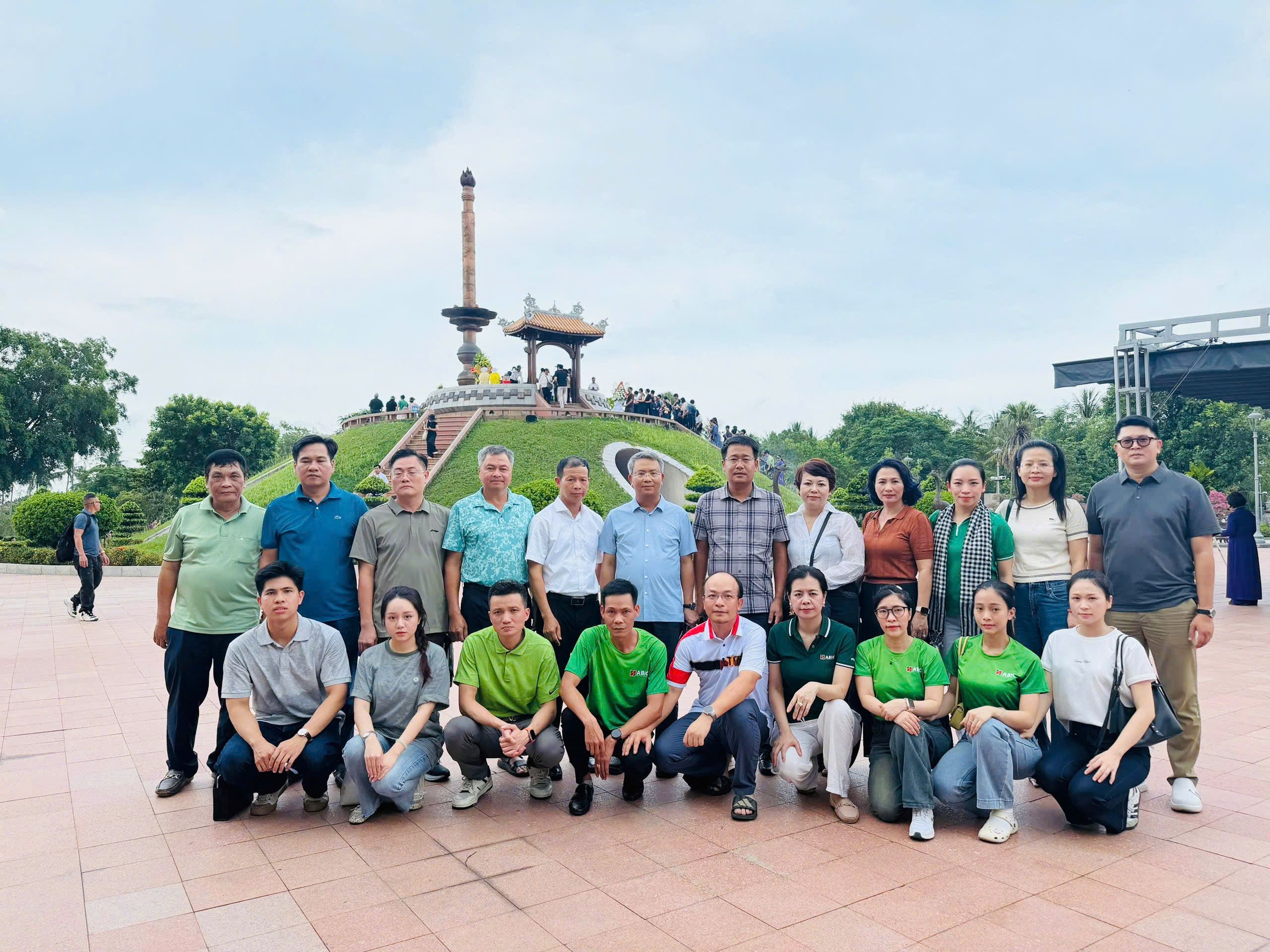 Đảng bộ Bảo hiểm Agribank tổ chức chương trình về nguồn tại Quảng Trị 