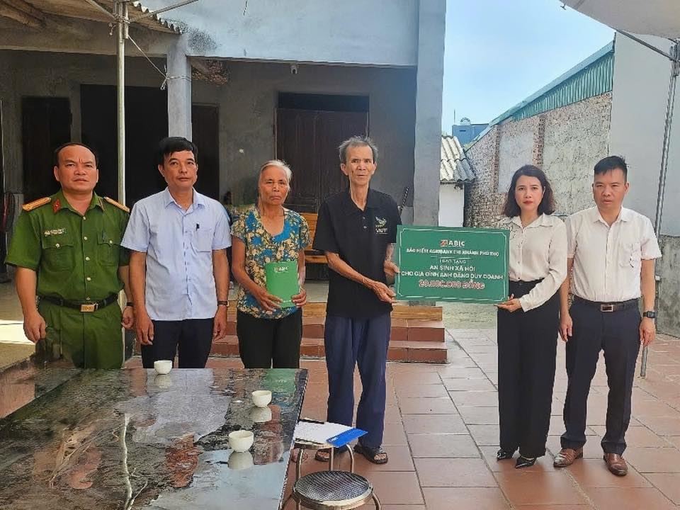 BẢO HIỂM AGRIBANK PHÚ THỌ TRAO HỖ TRỢ CHO GIA ĐÌNH ANH ĐẶNG DUY DOANH – HY SINH KHI CỨU NGƯỜI