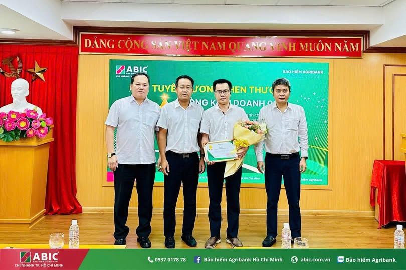 Bảo hiểm Agribank – Chi nhánh TP. Hồ Chí Minh vinh danh Phòng Kinh doanh 1