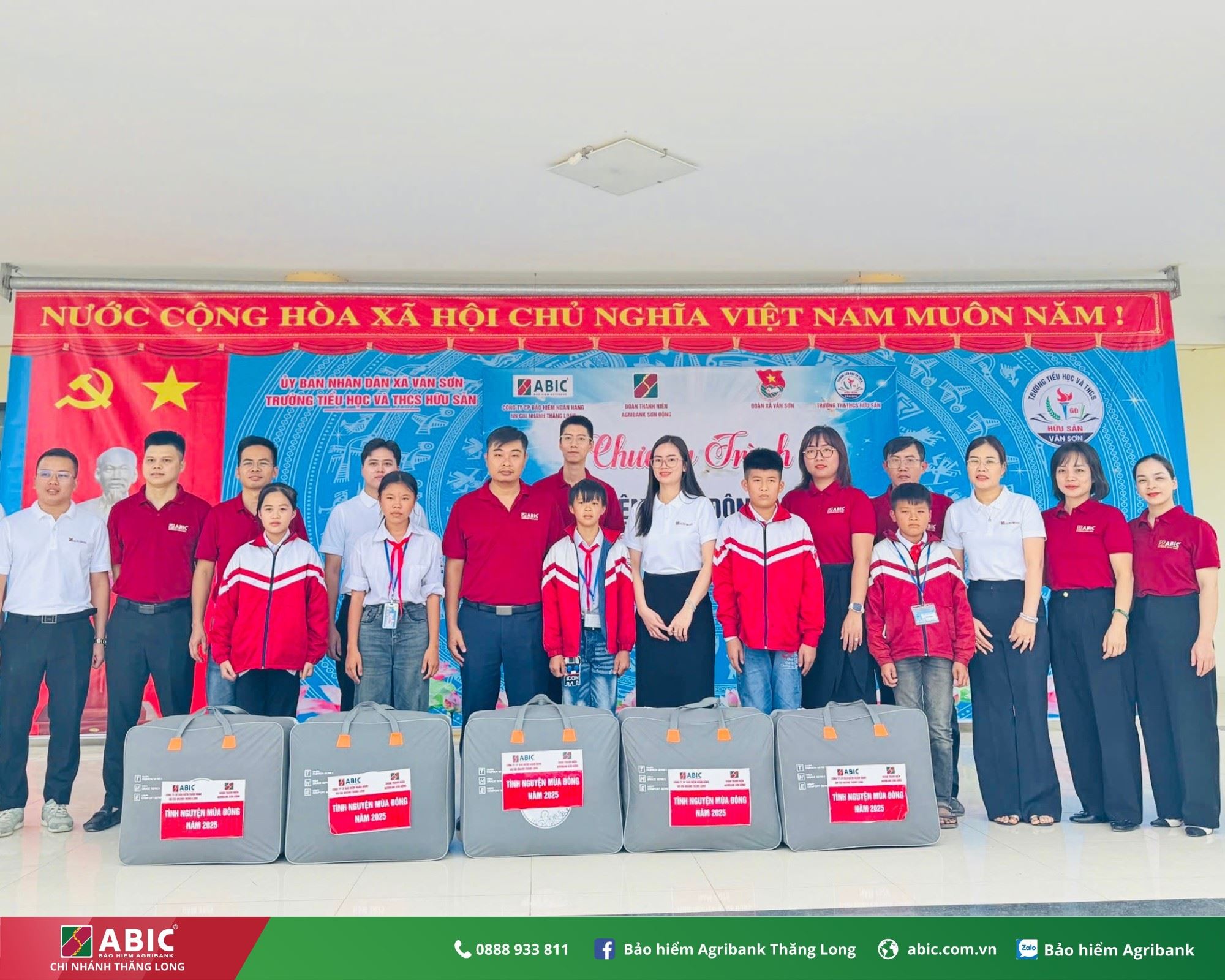HƠI ẤM MÙA ĐÔNG ĐẾN VỚI CÁC EM NHỎ TRƯỜNG TIỂU HỌC & THCS HỮU SẢN
