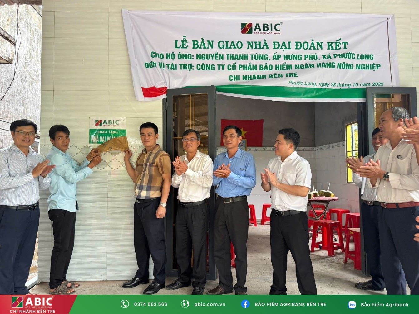 BẢO HIỂM AGRIBANK CHI NHÁNH BẾN TRE TRAO TẶNG NHÀ “ĐẠI ĐOÀN KẾT” TẠI VĨNH LONG