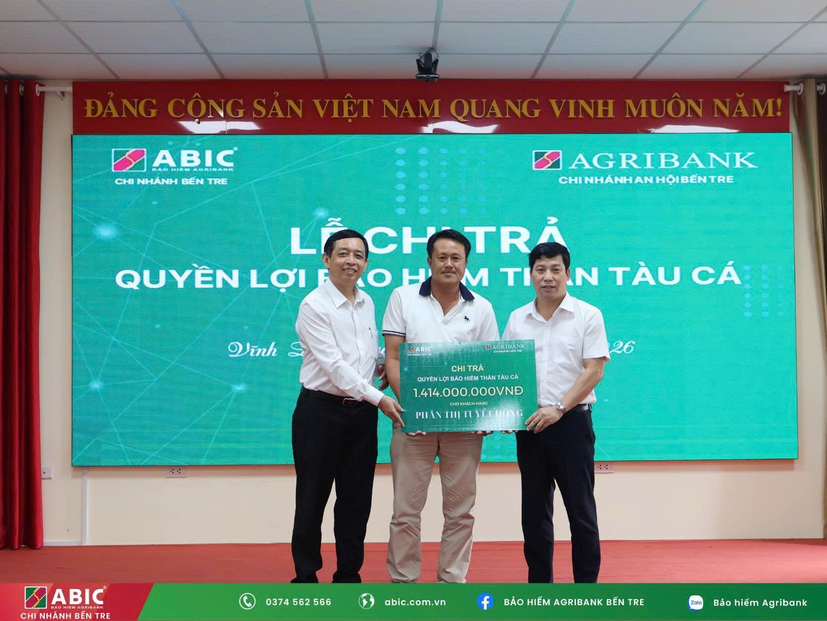 Bảo hiểm Agribank Bến Tre chi trả hơn 1,4 tỷ đồng quyền lợi bảo hiểm thân tàu cá cho khách hàng
