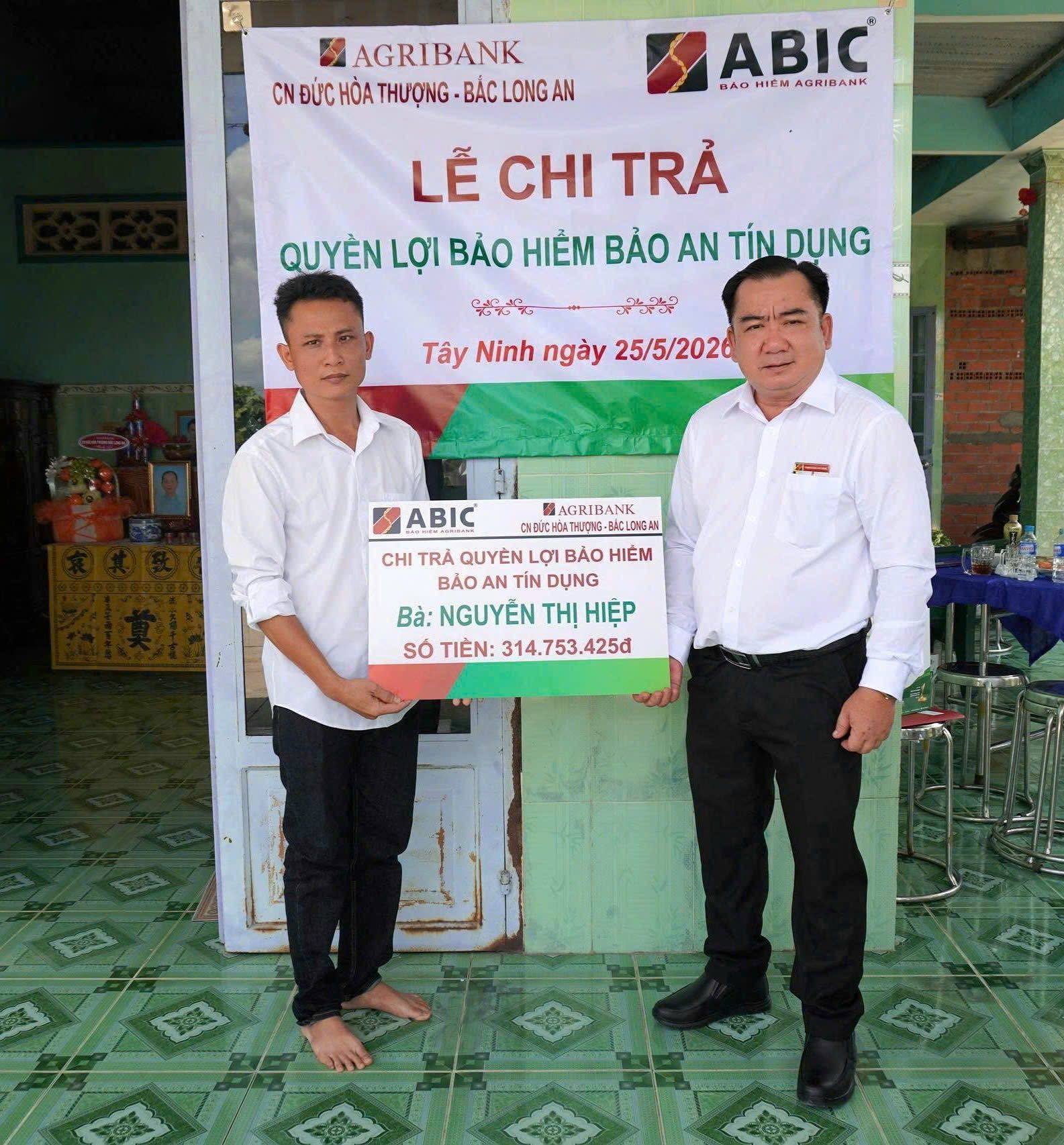 AGRIBANK CHI NHÁNH ĐỨC HÒA THƯỢNG BẮC LONG AN PHỐI HỢP BẢO HIỂM AGRIBANK CHI TRẢ QUYỀN LỢI BẢO HIỂM BẢO AN TÍN DỤNG CHO THÂN NHÂN KHÁCH HÀNG