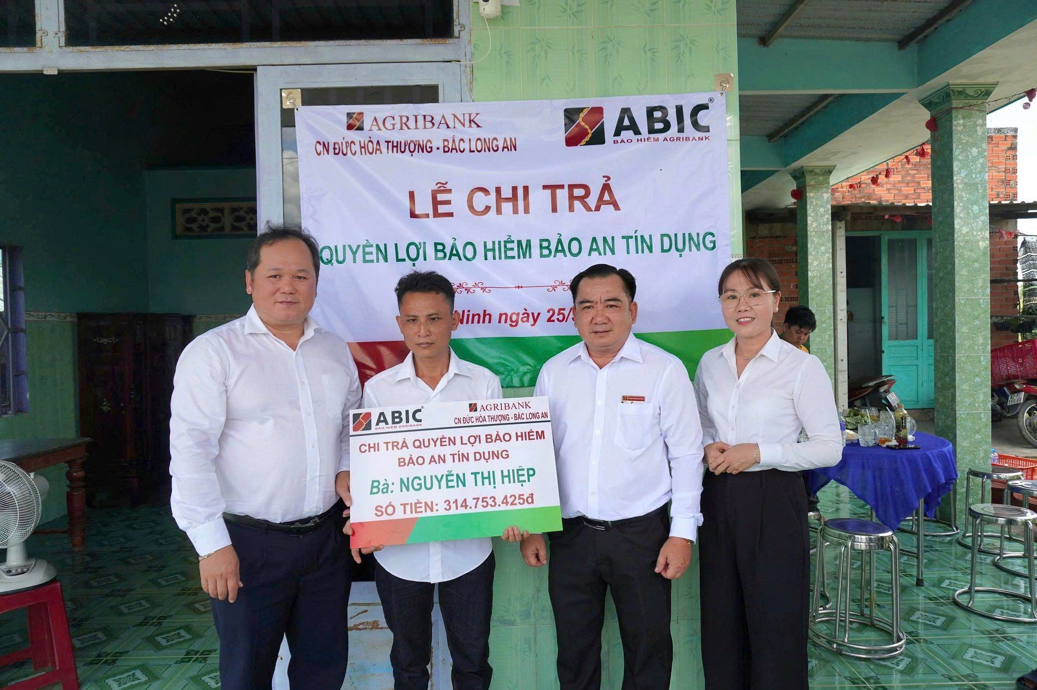 AGRIBANK CHI NHÁNH ĐỨC HÒA THƯỢNG BẮC LONG AN PHỐI HỢP BẢO HIỂM AGRIBANK CHI TRẢ QUYỀN LỢI BẢO HIỂM BẢO AN TÍN DỤNG CHO THÂN NHÂN KHÁCH HÀNG