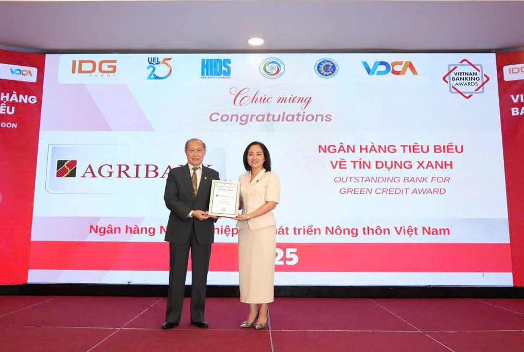 Agribank được vinh danh Ngân hàng tiêu biểu về Tín dụng xanh 2025: Dấu ấn từ hành trình “xanh hóa” tín dụng