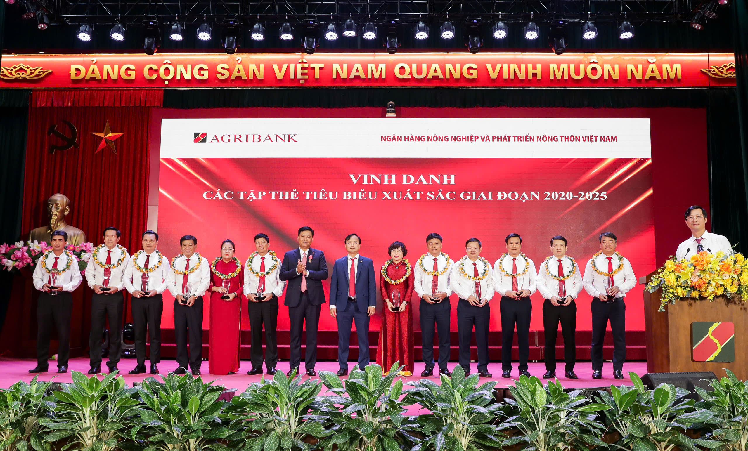 Thi đua chào mừng Đại hội XIV của Đảng - tiền đề vững chắc để Agribank bứt phá mạnh mẽ trong giai đoạn phát triển mới