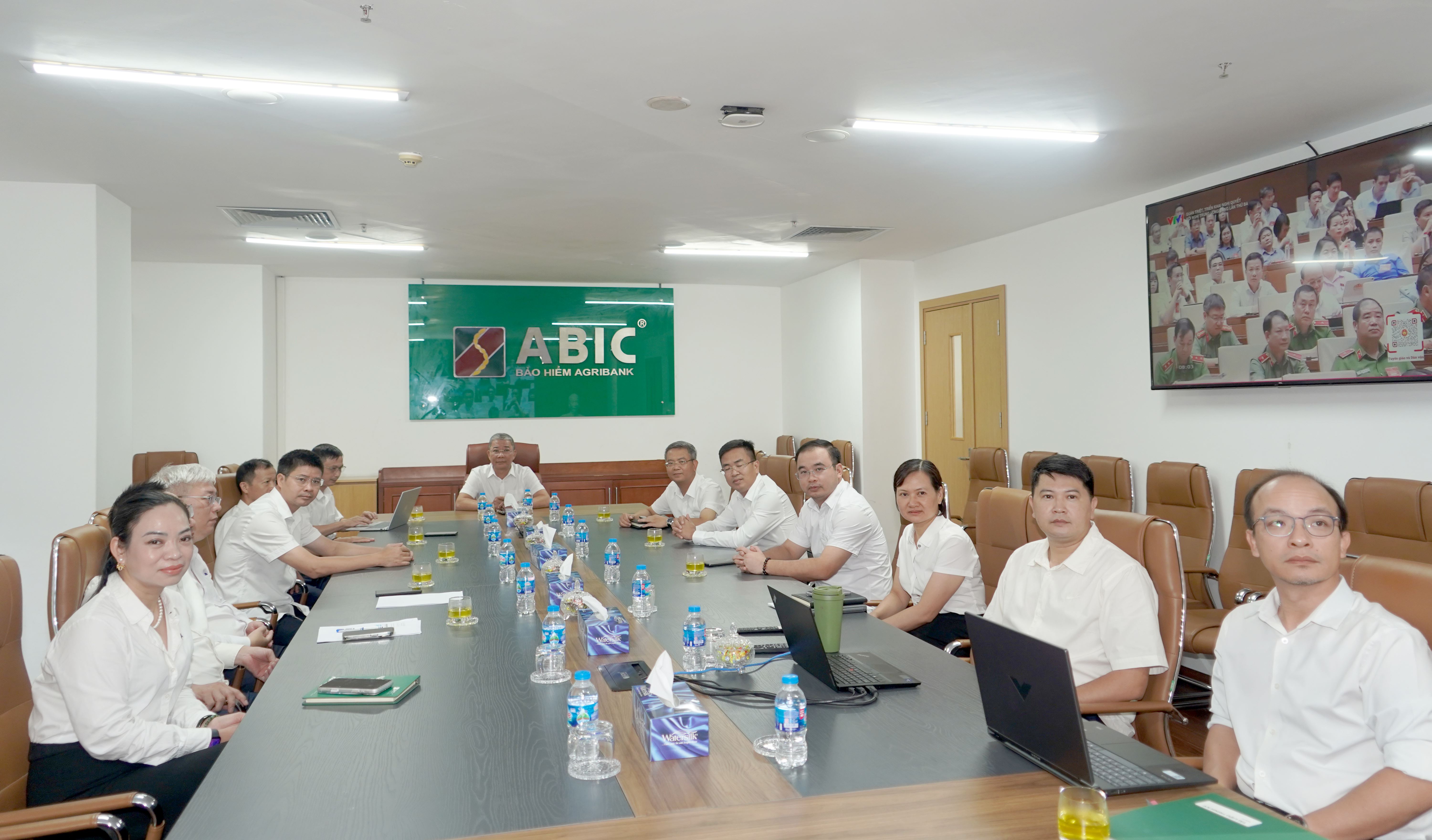 ĐẢNG BỘ BẢO HIỂM AGRIBANK THAM DỰ HỘI NGHỊ NGHIÊN CỨU, HỌC TẬP, QUÁN TRIỆT VÀ TRIỂN KHAI NGHỊ QUYẾT HỘI NGHỊ LẦN THỨ BA BAN CHẤP HÀNH TRUNG ƯƠNG ĐẢNG KHÓA XIV