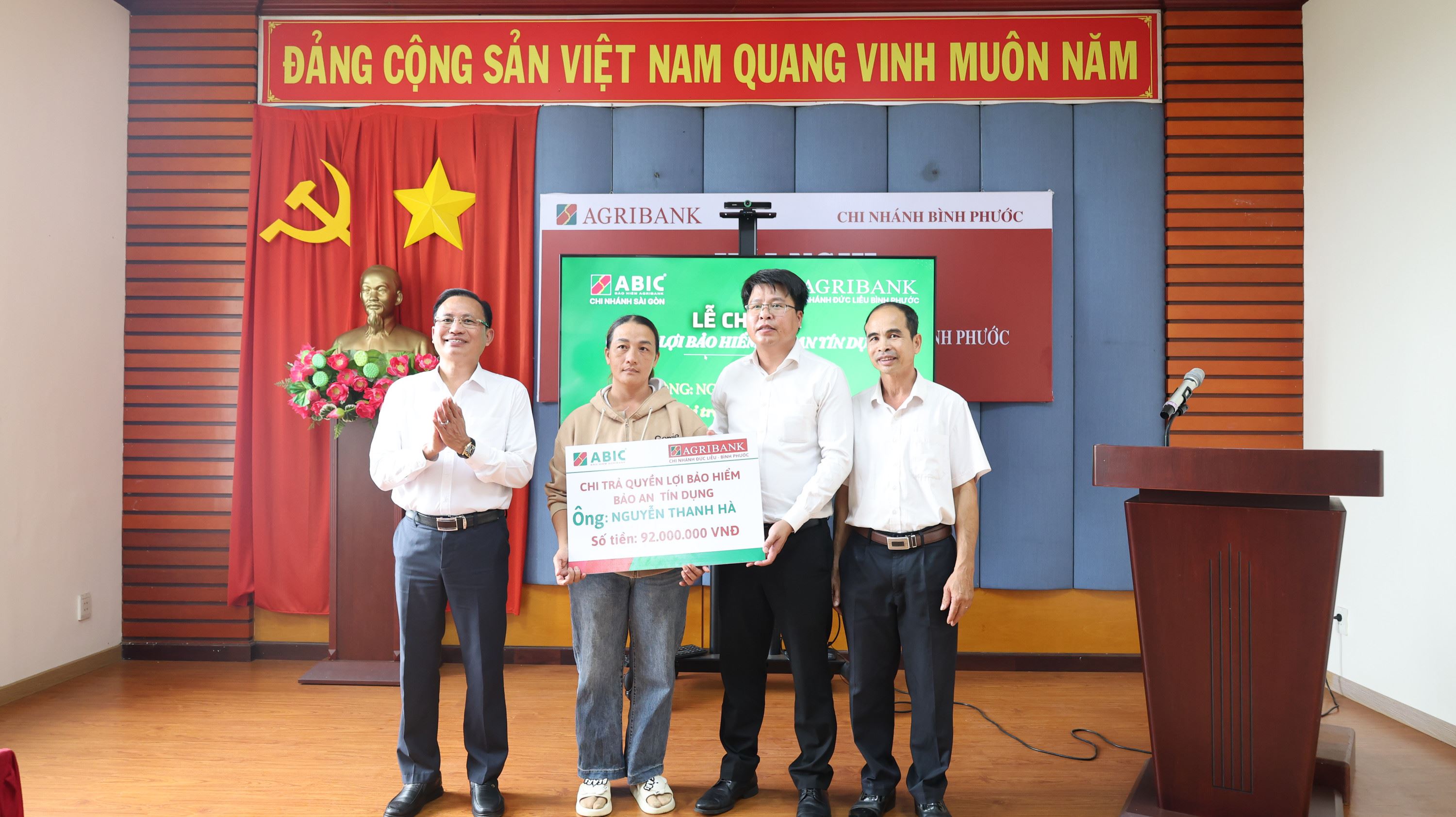 Agribank Chi nhánh Đức Liễu phối hợp tổ chức lễ chi trả quyền lợi bảo hiểm Bảo an tín dụng