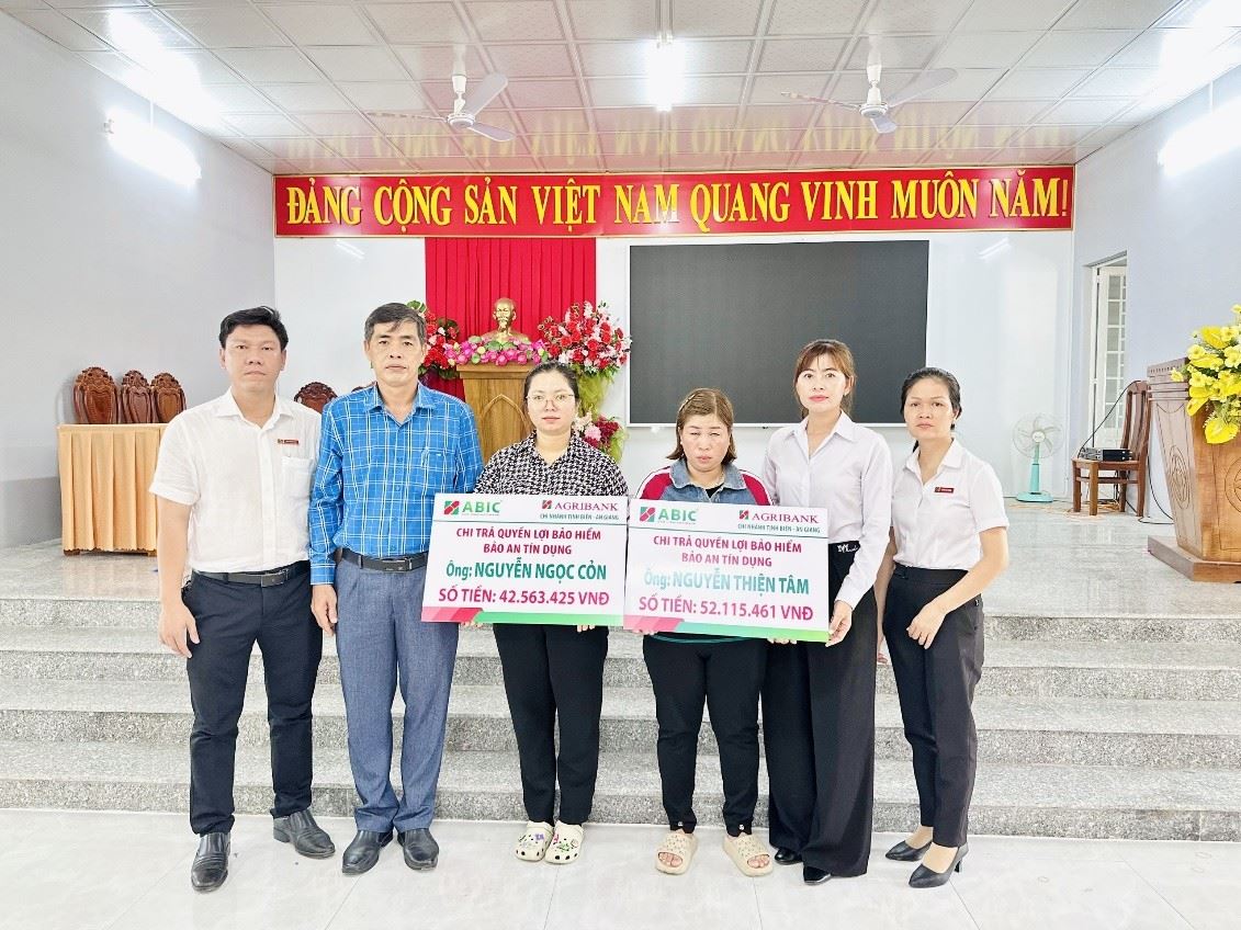 Bảo Hiểm Agribank Kiên Giang - Phòng KDKV An Giang chi trả quyền lợi Bảo hiểm Bảo an tín dụng cho khách hàng