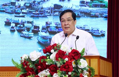 Agribank đồng hành Chương trình “Cùng ngư dân thắp sáng đèn trên biển” tại tỉnh Quảng Ninh