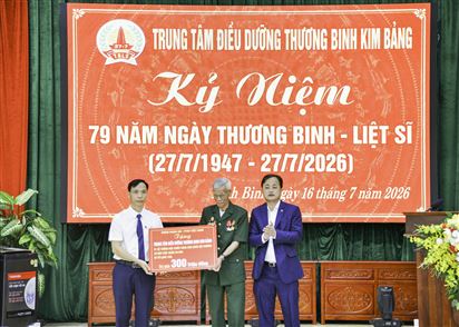 Agribank tham gia đoàn công tác của Thủ tướng Lê Minh Hưng đến thăm và tặng quà thương, bệnh binh tại Ninh Bình