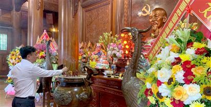 BẢO HIỂM AGRIBANK CN NGHỆ AN DÂNG HƯƠNG, DÂNG HOA TƯỞNG NIỆM 135 NĂM NGÀY SINH CHỦ TỊCH HỒ CHÍ MINH (19/5/1890 – 19/5/2025)