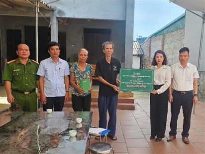 BẢO HIỂM AGRIBANK PHÚ THỌ TRAO HỖ TRỢ CHO GIA ĐÌNH ANH ĐẶNG DUY DOANH – HY SINH KHI CỨU NGƯỜI