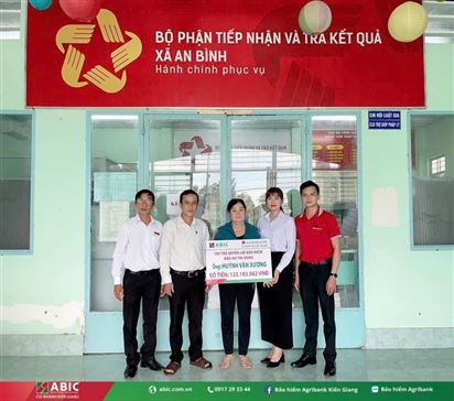 ABIC Kiên Giang chi trả hơn 123 triệu đồng quyền lợi bảo hiểm cho khách hàng vay vốn tại Agribank An Giang