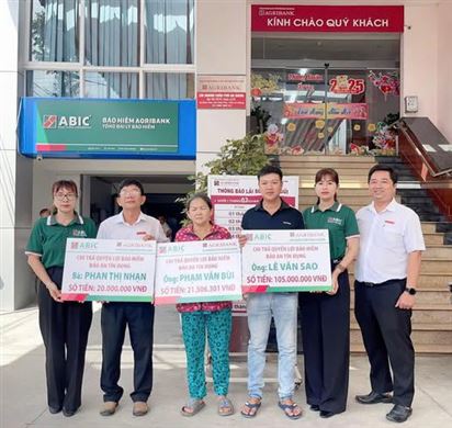 Bảo hiểm Agribank Kiên Giang – Phòng KDKV An Giang phối hợp Agribank Châu Phú chi trả quyền lợi Bảo hiểm Bảo an tín dụng cho khách hàng