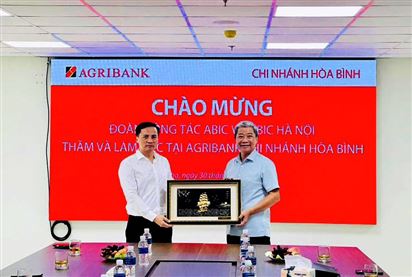 BẢO HIỂM AGRIBANK THĂM VÀ LÀM VIỆC TẠI AGRIBANK CHI NHÁNH HÒA BÌNH