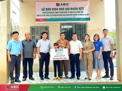 Bảo hiểm Agribank Chi nhánh Sài Gòn cùng Agribank Tây Bình Phước trao tặng nhà đại đoàn kết