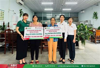 BẢO HIỂM AGRIBANK KIÊN GIANG CHI TRẢ QUYỀN LỢI BẢO AN TÍN DỤNG CHO HAI KHÁCH HÀNG TẠI TỊNH BIÊN