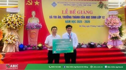 Bảo hiểm Agribank Đà Nẵng trao quà an sinh xã hội cho học sinh nghèo vượt khó