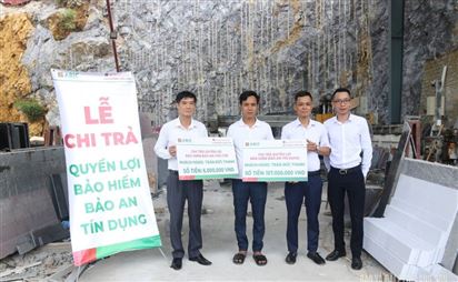Chi trả 113 triệu đồng cho khách hàng tham gia bảo hiểm Bảo an tín dụng và bảo an chủ thẻ