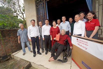 TRAO 100 XE LĂN CHO HỘI VIÊN CỰU CHIẾN BINH CÓ HOÀN CẢNH KHÓ KHĂN