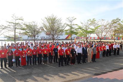 Nghĩa tình từ đất liền với Trường Sa thân yêu - Đoàn công tác Agribank thăm, động viên quân và dân đặc khu Trường Sa, nhà giàn DK1
