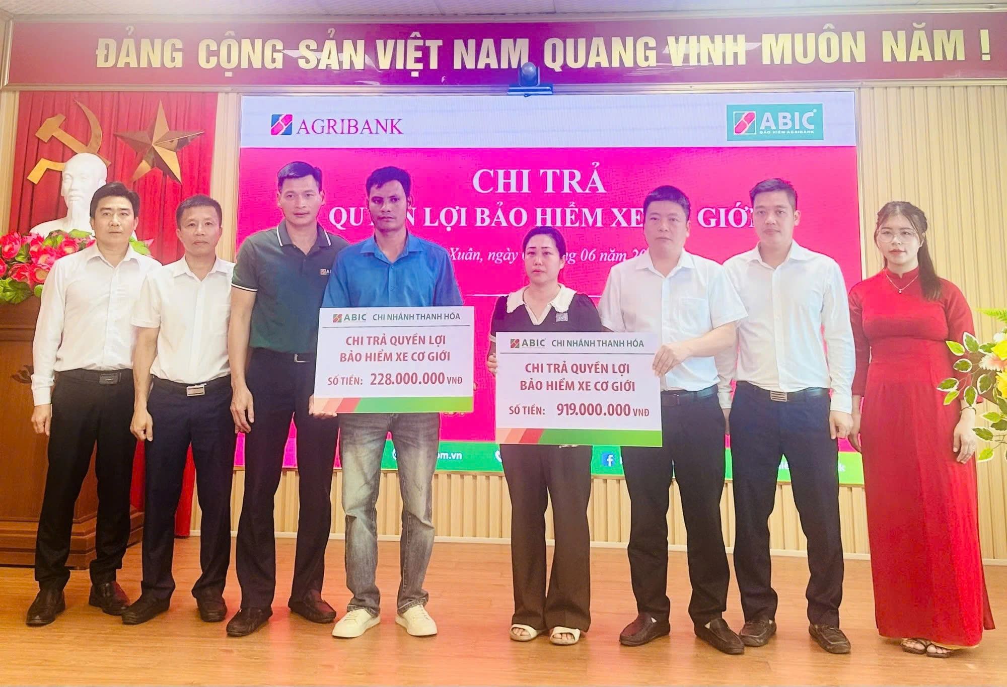 Chi trả hơn 1,1 tỷ đồng quyền lợi bảo hiểm cho khách hàng